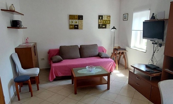 Cres Apartment | Two bedroom apartment with air-conditioning Cres (A-21116-a)