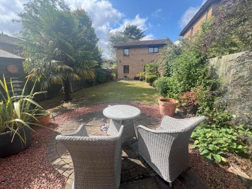Milton Keynes House | Two Bedroom Central MK Self-Catering House Sleeps 4 - Free Parking & fast WiFi - by Webbhill Stays