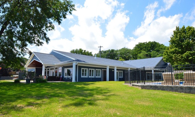 Oaks Corners Bed & Breakfast | Two Bedroom Condo at our Lakefront Paradise. Pool, Hot Tub, Kayaks and more. Sleeps 4 Adults