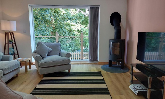 Perranporth House | Two bedroom cottage - country lane -10 min walk to Perranporth beach