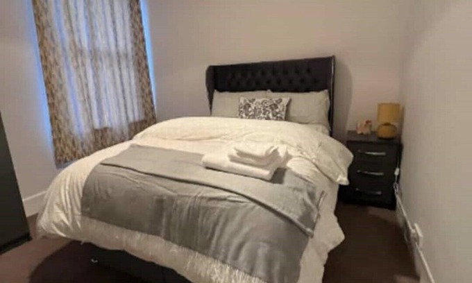 Graveney Apartment | Two Bedroom Flat in London