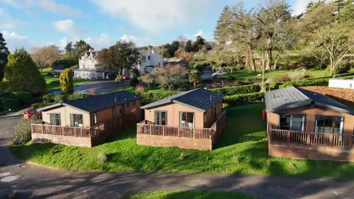 Liskeard House | Two Bedroom Lodge In The Country - Restaurant Bar Onsite