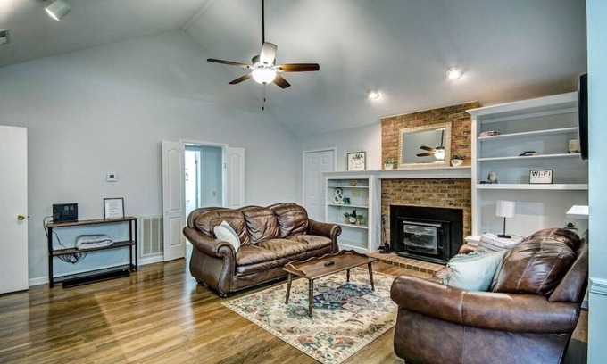Ridgeland House | Two Bedroom Near the Reservoir by Great Fishing