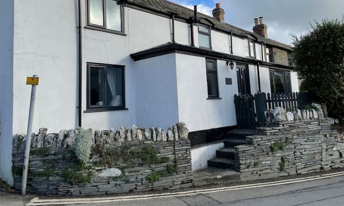Delabole House | Two bedroom Rock Cottage, Delabole Sleeps 4+2