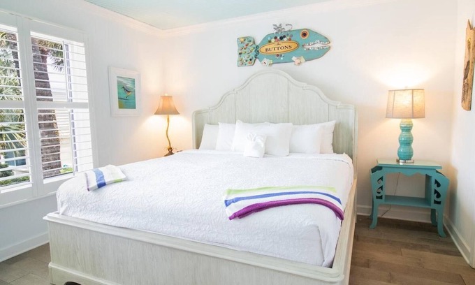 Litchfield by the Sea Hotel | Two Bedroom Two Queen and One King, Sleeps 6