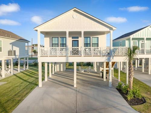 Galveston House | Two Bedroom Villa Walk to Beach