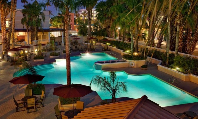 Downtown Resort | TWO COZY UNITS! HEATED POOL, PARKING