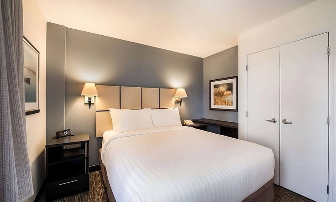 Salt Lake City Hotel | TWO Relaxing 1BR Suite with Private Kitchen, Pet-friendly, Free Airport Shuttle!