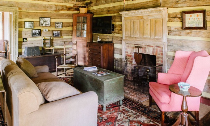 Earlysville Cabin | Two Stone Row: Emily`s Cabin | 1Bed, 1 Bath