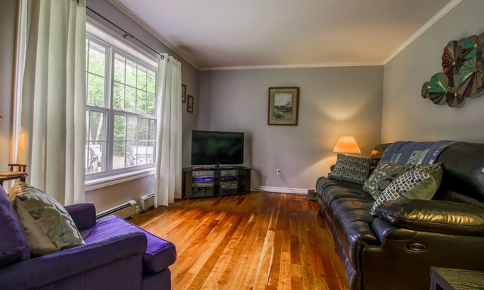 Waldoboro House | Two wonderful homes on the river with fast WiFi, furnished decks, grills & W/D