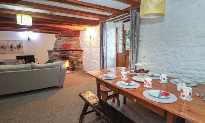 Llanybydder Cottage | Ty Ceffylau