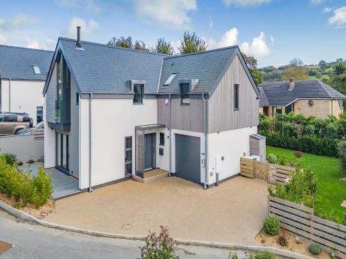 St. Florence House | Ty Cyfoes