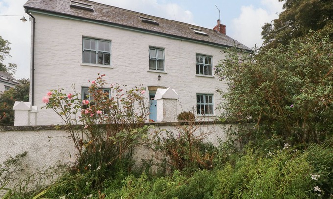 Crosswell Cottage | TY LLWYD, family friendly, with hot tub in Nevern