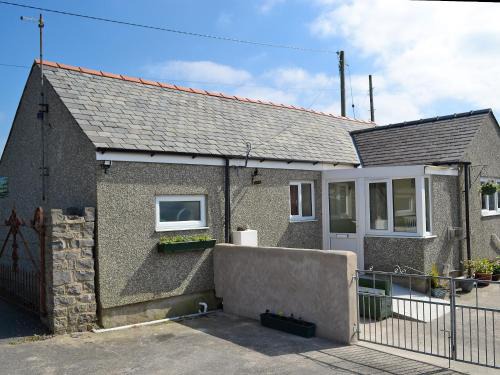 Dwyran House | Ty Main Cottage