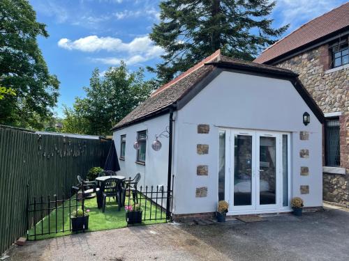Radyr and Morganstown House | Ty Mynydd Lodge Holiday Home