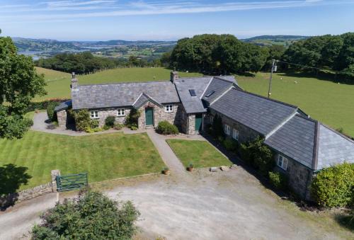 Eglwysbach House | Ty Newydd