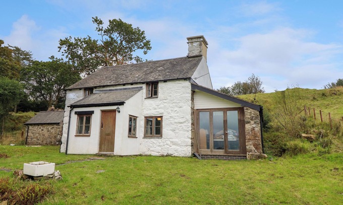 Dolgellau Cottage | TY NEWYDD UCHAF, pet friendly, character holiday cottage in Dolgellau