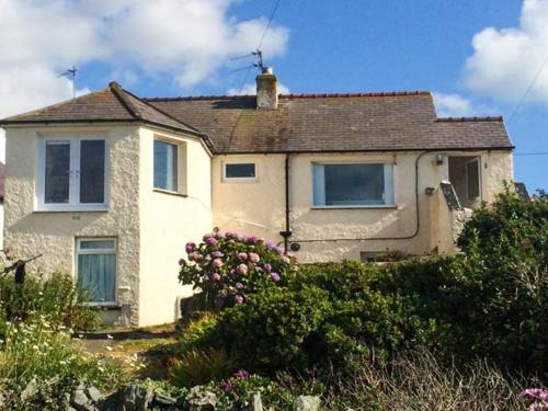 Trearddur Bay Apartment | Ty'r Enfys Bach - Upper