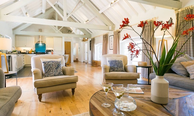 Newborough Cottage | Ty Siam - sleeps 8 guests in 4 bedrooms