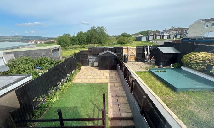 Merthyr Tydfil House | Tydfil Retreat - 3 Bedroom Cozy House