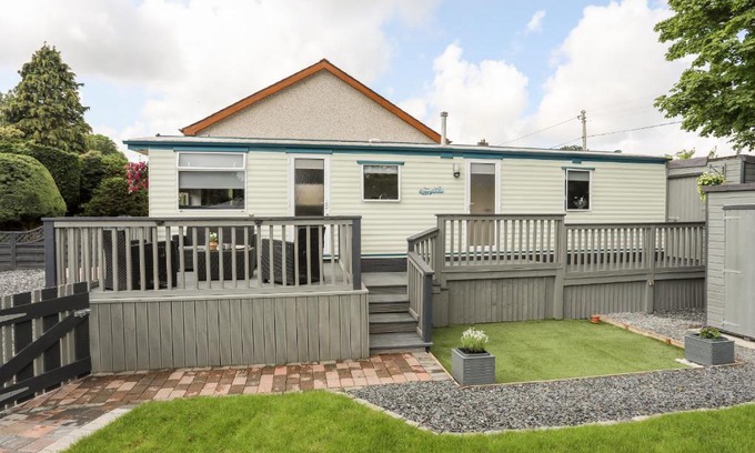 Penisarwaun House | Tyn Clwt
