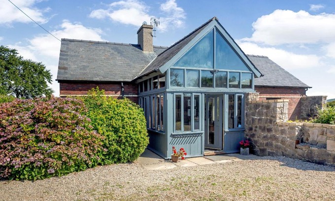 Garn Fadryn House | Tyn Morfa