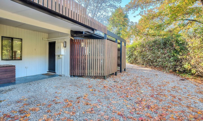 Bright Apartment | Tyntynder Garden Cottage 2