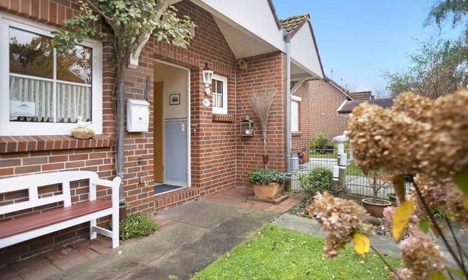 Neßmersiel House | Typical East Frisian semi-detached house, the house "Wattenmeer" High-quality, comfortably furnished semi-detached house