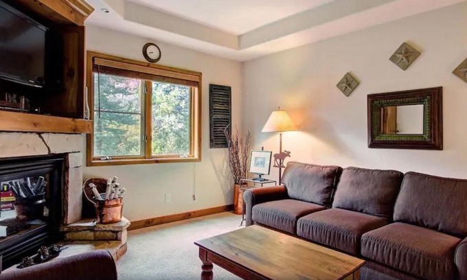 Four O'Clock Apartment | Tyra Riverbend 111 condo