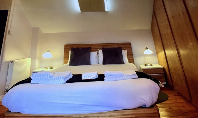 Grangetown House | Tyrosa Rooms