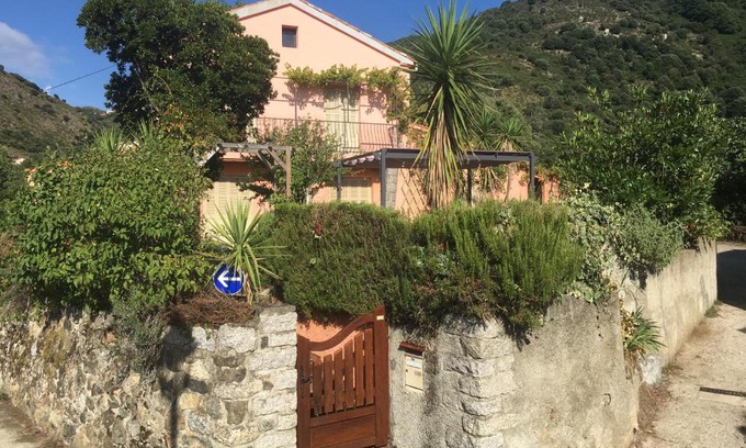 Santa-Maria-Figaniella House | U Parasu