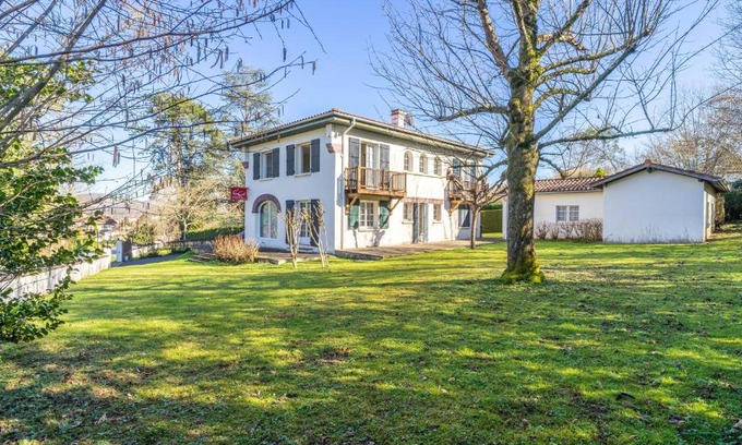 Saint-Jean-Pied-de-Port Apartment | Uharte