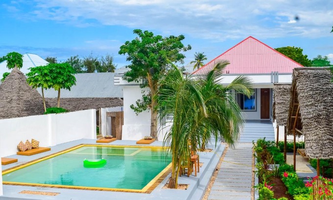 Nungwi Apartment | Uhuru Hotel & Restaurant