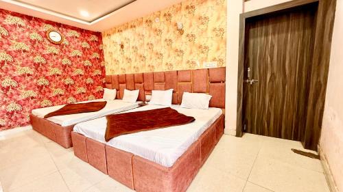 Ujjain Hotel | UJN-Hotel S Elite !Ujjain,Mahakaleshwar jyotilinga Temple & Railway station Spacious,Fully Air conditioned Rooms with Wifi And Parking, , BEST HOTEL IN UJJAIN