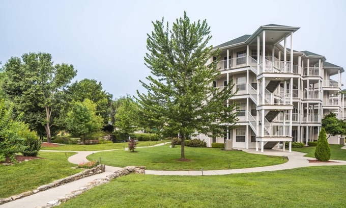 Table Rock Hotel | Ultimate Adventure in Missouri! Free Parking, Close to Table Rock State Park