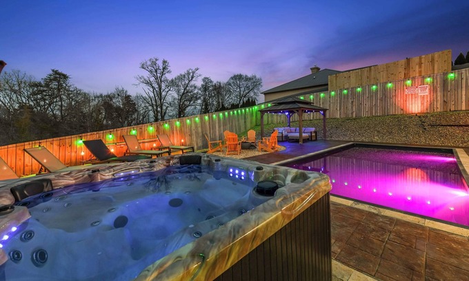 Boyds Creek House | Ultimate Heated Backyard Pool | Huge Game Room!