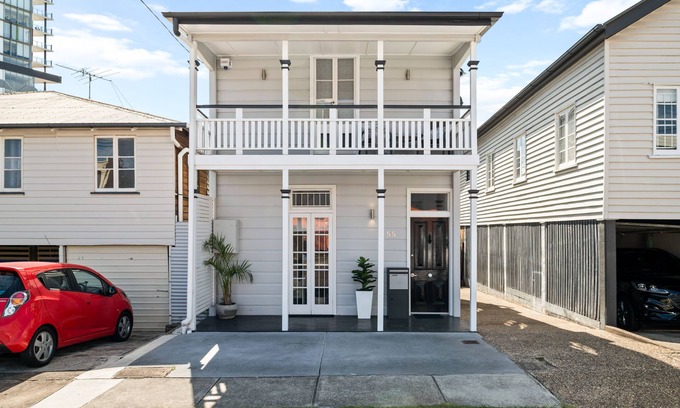 Fortitude Valley House | Ultimate Location! Whole House, no Shared Spaces. Pets and Kids Warmly Welcome!