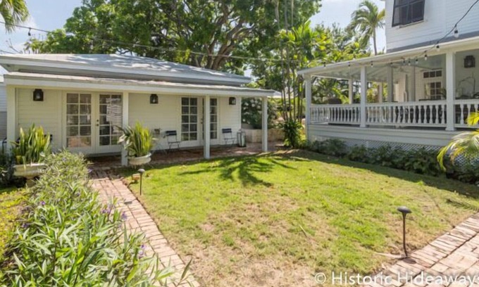 The Meadows House | Ultimate Pool Cottage