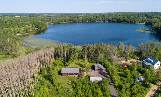 Star Prairie House | Ultra Comfy Cabin on Quiet Lake w/ outdoor Hot Tub and Chef's Kitchen