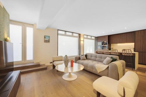 Quartier de l'Ecole-Militaire Apartment | Ultra luxury and garden!