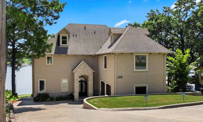 Cleora House | Ultra-Luxury Waterfront Retreat on Duck Creek Oklahoma