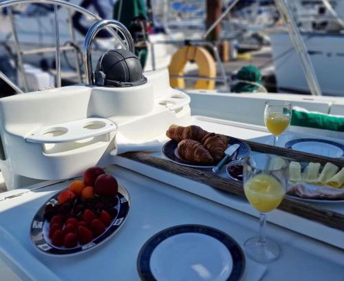 Cascais Boat Rental | UMBOLINA