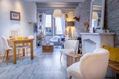 Annecy Old Town Apartment | Un Cottage Alpin chaleureux dans le coeur d Annecy avec 2 vélos