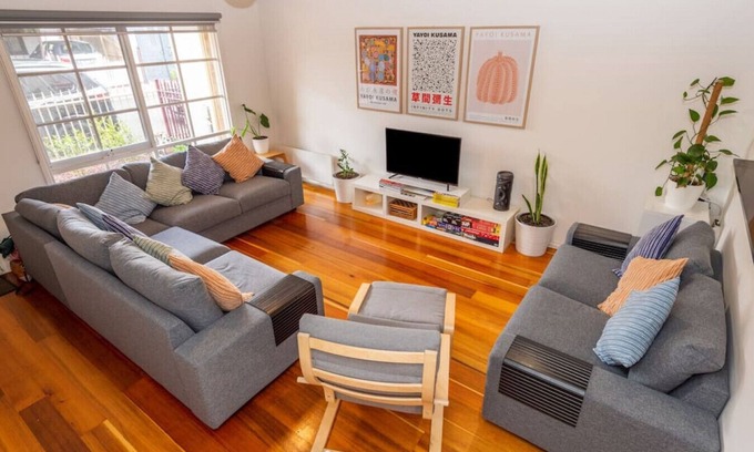 Brunswick House | Unbeatable Location: Ideal for groups & families.