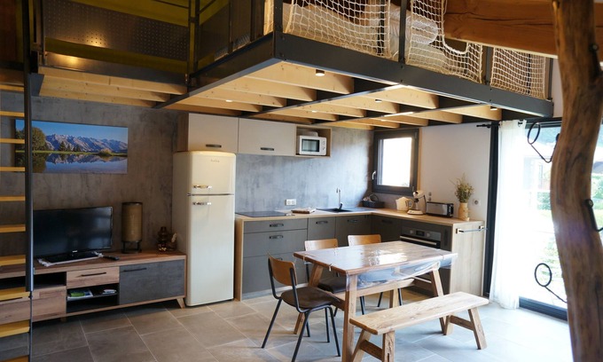 Thones Apartment | Undeizojcoij