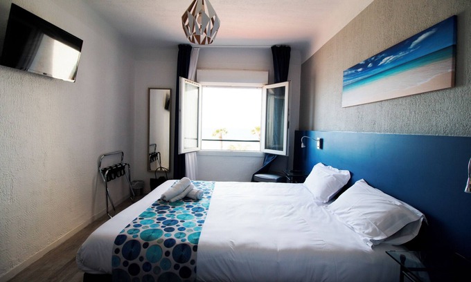 Six-Fours-les-Plages Hotel | Unforgettable Stay in Six Fours Les Plages! Pets are Welcome Here!
