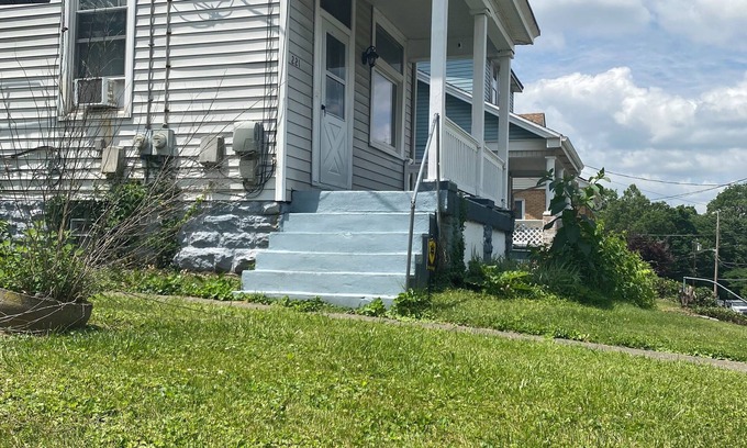 Roselawn Finance Apartment | Unique 2 bedroom gem on quiet street