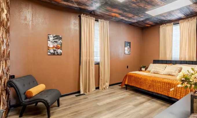 Knoxville House | Unique 2-BR Apartment Downtown North Knoxville with Free Parking