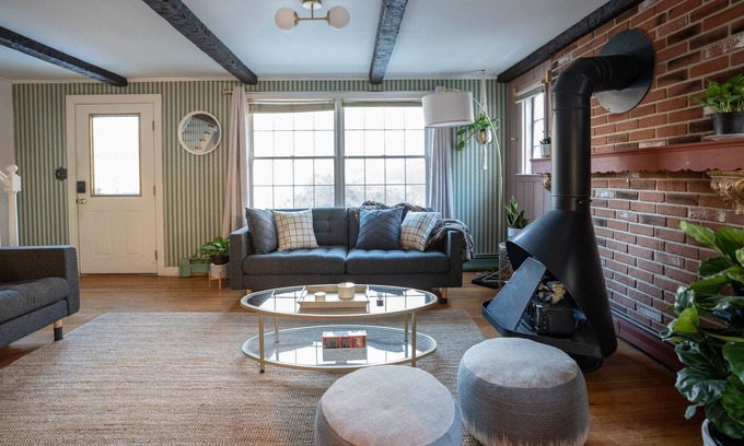 Norwich House | Unique 5BR/2BA House near all Casinos