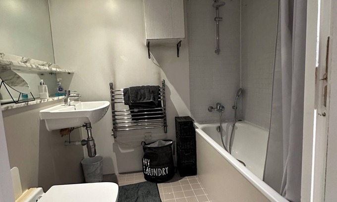 Greenwich West Apartment | Unique apartment in amazing London with AC, fitness room, WiFi